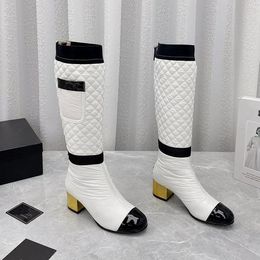 Électroplations de luxe à talons hauts bottines de chevalier hauts bloquant les couleurs mais réchauffe les bouts de mode à talon haut en noir et blanc