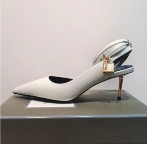 Luxe elegante denim hangslot punty naakte sandaaluitgesneden metaal gesneden hiel duif grijs ronde tenen hak jurk schoenen ontwerper vrouwen sandalen enkelband pompen