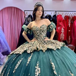 Luxe smaragdgroen van de schouder Quinceanera jurken baljurk gouden appliques kant tull verjaardagsfeestje jurk Vestido de 15 16