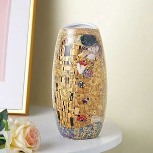 Luxury Europe Klimt Kiss Vase de cerámica Decoración del hogar Diseño creativo Vaso de flores decorativas para la decoración de bodas HKD230810