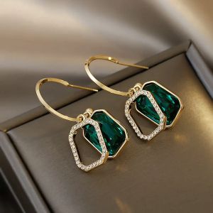 Boucles d'oreilles de luxe en or jaune 14 carats avec pendentif en cristal vert géométrique exquis pour femme, bijoux de mode coréenne, boucles d'oreilles élégantes pour fête de mariage et fille