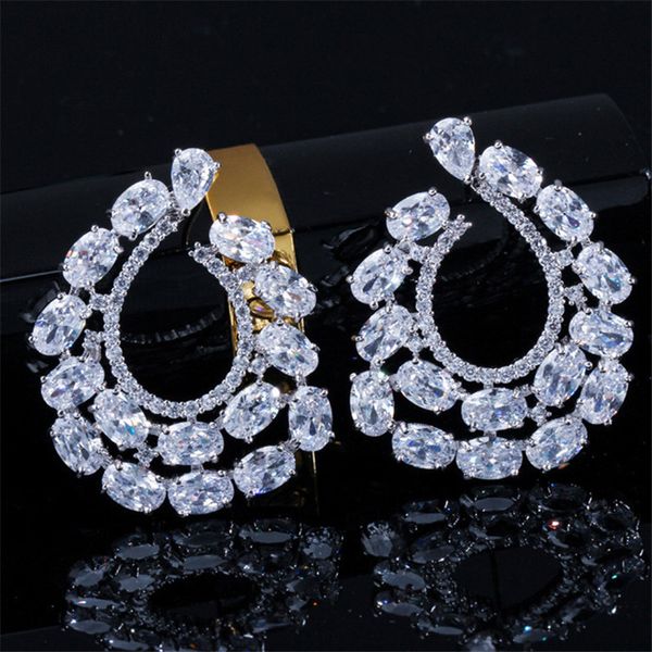 Boucles d'oreilles de luxe exquises AAA zircon cubique designer boucle d'oreille bijoux en cuivre étincelant blanc diamant boucle d'oreille pour femme fête mariée cadeau de mariage taille 3.3x2.5cm