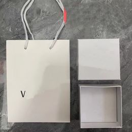 Cajas blancas de lujo con letras F, accesorios de joyería, caja de presentación de embalaje, bolsa de regalo, collares, pulseras, pendientes, cajas de almacenamiento de gemas de anillo