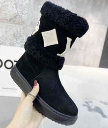 Botas de marca famosa de lujo con letras, botas para la nieve engrosadas de lana de cordero, nuevas botas de moda para mujer, zapatos de algodón cálidos antideslizantes, botas doradas de moda 02