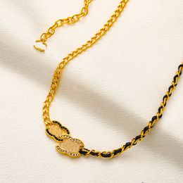 Collier de créateur célèbre de luxe pour femmes 18 km plaqués en cristal en cristal marques suspendues c-lettre de cou collier de chaîne de tour de cou accessoire