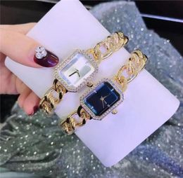 Luxury célèbre designer femme montre bracelet wristwatch mode robe watter whole en acier inoxydable quartz watch drop 2706856