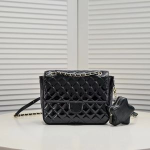 Diseño de moda de lujo clásico para mujeres 22k de 22k mochila de cuero mochila de metal original bolso de hombro súper combate súper combate