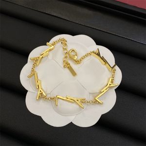 Créateur de mode de luxe lettre bracelet bijoux femmes bracelets pour femme bijoux chaîne en or cadeaux rétro bracelet d'ornement de fête de mariage