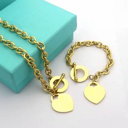 Conjunto de pulsera y collar de diseñador de moda de lujo, collar con colgante de amor, conjunto de joyería de diseñador, collar para mujer, pulsera para mujer, tres colores