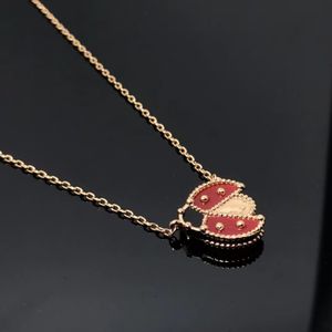 Luxe mode-ontwerper ketting voor vrouwen klaver nieuwe lieveheersbeestje hanger ketting hoogwaardige dames ketting rosé gouden kraag ketting ontwerper sieraden