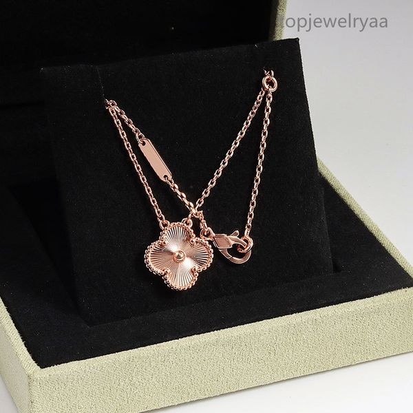 Moda de lujo Feminidad Exclusivo Delicado Afortunado Collar de trébol de cuatro hojas Diseñador Perla Ágata chapada 18k Joyería de doble cuello Collar de mujer colgante