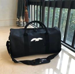 Mode de luxe hommes femmes voyage sacs de sport marque designer bagages sacs à main grande capacité sport sac polochon 45*25-21 cm