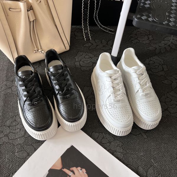 Luxury Fashion New Designer Channel Casual Skateboarding Zapatos Logo Sports Sports Sports Triple White Pink Low Cut Women Flat Shoes Lace Up Sports Sports