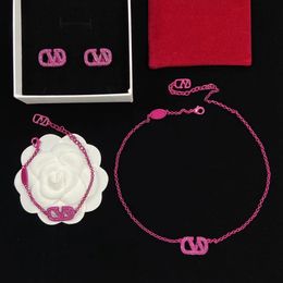 Collier de perles de mode de luxe + boucle d'oreille + bracelet 3pc bijoux de créateurs mariage plaqué platine lettres pendentifs pour femmes avec lettre C diamant boîte à pendentif AAA6688