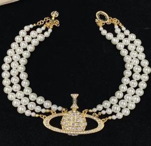 Collier de perle de mode de luxe premium rétro rétro à trois couches perle brillant saturne suspension un gold argent en argent deux couleurs 9692301