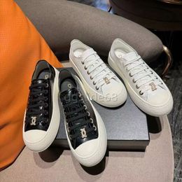 Fashion de luxe épaisse et haute hauteur Nouveau authentique chaussures décontractées en cuir Hoes Hoes épaisse semelle petite chaussure blanche taille 35-42