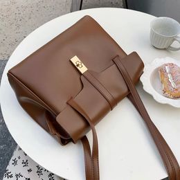 Mode de luxe Vintage Designer sacs à bandoulière en cuir pour femmes noir marron sacoche fourre-tout sacs à main grand travail sac d'affaires 231226