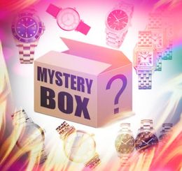 Cadeaux de faveur de luxe hommes femmes montres boîtes chanceuses une boîte aveugle aléatoire cadeau mystère pour les vacances montre-bracelet de valeur d'anniversaire