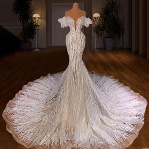 Robe de mariée sirène de luxe en plumes, en dentelle appliquée, perlée, épaules dénudées, à volants, robes de mariée