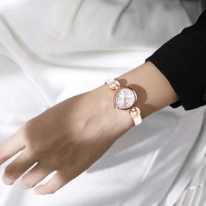 Luxe femme femme montres designer dg étanche style coréen simple rétro lumière niche tendance tempérament véritable bracelet en cuir fille montre étudiant cadeau de Noël