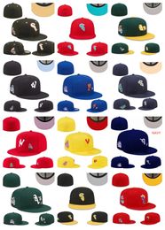 Chapeaux ajustés de luxe tailles Chapeau ajusté Lettre de terrain de football de baseball Chapeau plat de créateur en coton Casquettes de broderie réglables Snapbacks Bonnets en maille Casquettes de sport de plein air Mélange de casquettes