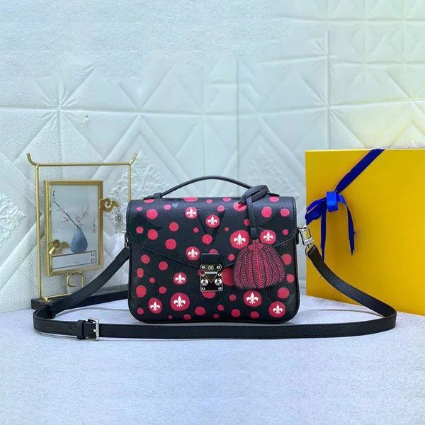 Diseñadores de solapa de lujo Bolsas Mujer Diseñador Bolso cruzado Bolso pequeño Totes Bolso Bolso de cuero Pochette 3D Puntos pintados Moda Bolsas versátiles Lopr