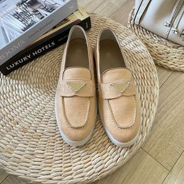 Luxe flats driehoek logo designer loafers heren dames kleding schoenen lakleer suède casual schoen