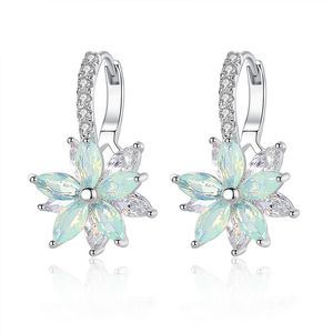 Aro de flores de lujo Huggie AAA Zirconia cúbica Cobre Chapado en oro blanco Pendientes de diamantes de imitación de cristal para mujer Amiga Moda Bling Iced Out Joyería Regalos de cumpleaños