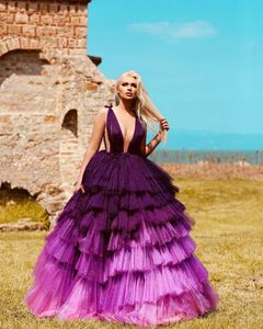 Robes De Soirée Formelles De Luxe Une Ligne Puffy Sexy Plongeant Col En V Violet Tiered Tulle Robe De Bal Longueur De Plancher Piste Dos Nu Mariée Réception Porter Robe De Mari￩e