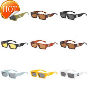 Cadres de luxe Lunettes de soleil de mode Style Square Offs Blanc Marque Sunglass Arrow x Frame Lunettes Tendance Lunettes de soleil Bright Sports Travel Sunglasse 2z57e2wl41D6