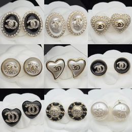 Moda en forma de corazón Diseñador CC Pendiente Edición coreana Pendiente de perla natural Marca Cristal de lujo S925 Pendientes de plata