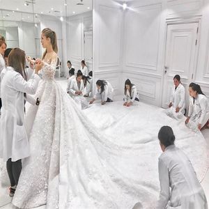 Robes de mariée de luxe en dentelle robe de bal 3D Appliques florales à manches longues, plus la taille robe de mariée robes de mariée cathédrale train Cu2036