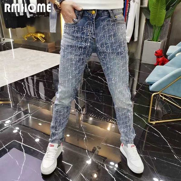 Luxury Full Rhinestone Jean Men de mode masculin Pantalon de crayon serré de la saison Tournure de haute qualité Denim Tr HKD230812