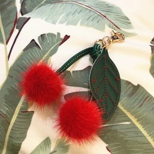 Luxe bont bal pompom pluizige schattige kersen sleutelhanger sleutels schattig voor rugzak tas charm handtassen accessoires vrouwen elegant cadeau 231222