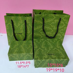 Luxe G lettres marque designer boîte à bijoux emballage boucles d'oreilles colliers bracelets sacs de poche en tissu rouge à lèvres vert parfum maquillage coffrets cadeaux