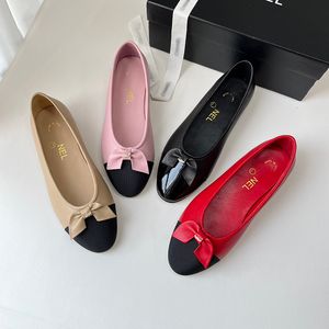 Classique Bow Designer Ballet Fond Plat Chaussures Habillées Marque Française Mode Nouvelles Femmes Perle Lettre Casual Chaussures De Luxe En Cuir Véritable Dames Chaussures Formelles Chaussures De Loisirs