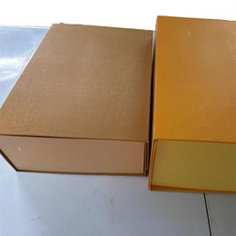 Bolsas de ropa de caja de regalo de lujo Bolsas portátiles Conjunto de tarjetas de cinta de 30 cm Regalos de papel grande Paquetes de marca Tienda Cajas de exhibición de productos