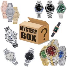 Lucky One Random Blind Mystery Box Mens Watch Femmes Montres Cadeau de Noël Vacances / Anniversaire Surprise Boxes