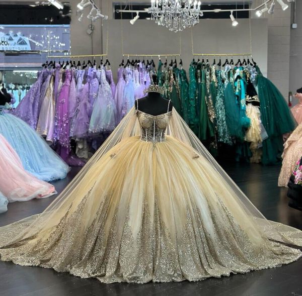 Robes de Quinceanera scintillantes de luxe avec cape cape champagne or papillon dentelle Vestidos De 15 Anos robe d'anniversaire