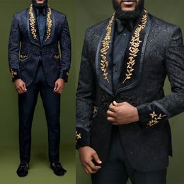 Apliques dorados de lujo para hombre, esmoquin de boda, patrón Floral, hecho a medida, un botón, traje Formal de noche para baile de graduación, trajes de 2 piezas