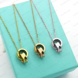 Collier de cercle de luxe concepteur bijoux et femmes pendentif étoiles mode en acier inoxydable couple cadeau de Noël cadeau de velours d'origine avec boîte