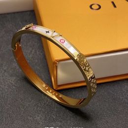 Bracelets plaqués en or de luxe Designers de marque de luxe spécialement conçus pour les femmes charmantes bracelets de haute qualité Boîtes de cadeaux de haute qualité Fêtes d'anniversaire