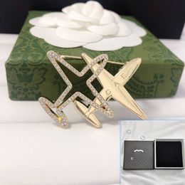 Luxe vergulde broche-merkontwerper Nieuwe vliegtuigstijl Modieuze broche van hoogwaardige sieraden Charme Girl schattige brochebox met hoogwaardige geschenken