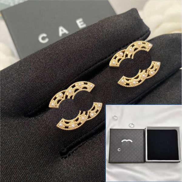 Diseñador de marca de pendientes de lujo con pendientes dorados con estilo retro clásico diseñado para encantador elegante Elegant Women Pendientes de alta calidad Caja de aretes de alta calidad