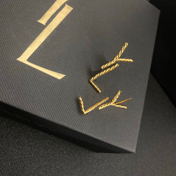 Pendientes dorados de lujo diseñador de marca nueva letras en forma de cáñamo Pendientes de moda Fiestas de cumpleaños de regalos de mujer de alta calidad Pendientes de cumpleaños