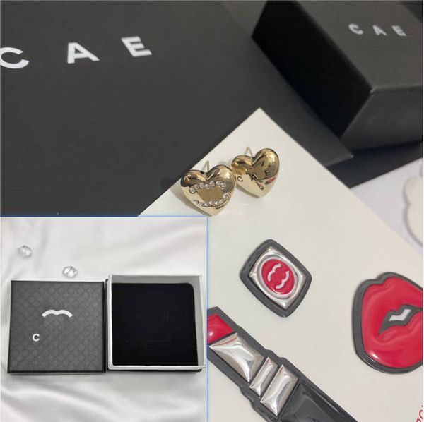 Pendientes de oro de lujo Diseñador de marca nuevo asimétrico asimétrico AB Tipo Pendientes cardíacos de alta calidad Caja de regalo de regalo de boda