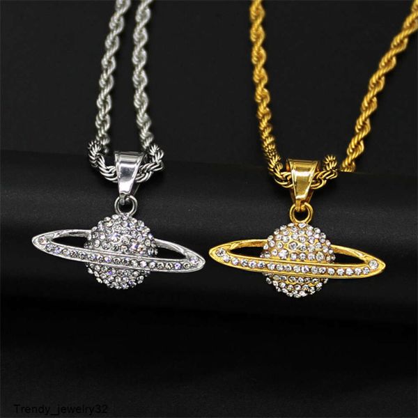 Collier pendentif en strass de planète spatiale en acier inoxydable, bijoux fins plaqués or de luxe