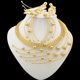 Bijoux plaqué en or de luxe Ensemble de paon de conception de paon Collier de mariée et boucles d'oreilles avec anneau Bnagle Couleur italienne 240401