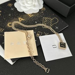 Collar de collar de lujo diseñadores de marca de collar de oro para collares de alta calidad para niñas carismáticas collares exquisitos de alta calidad con caja