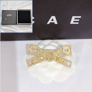 Luxe vergulde verzilverde broche, ontwerpers nieuwe vlinderstijl boetiek broche broche hoogwaardige juwelenbroche box speciaal ontworpen voor vrouwen